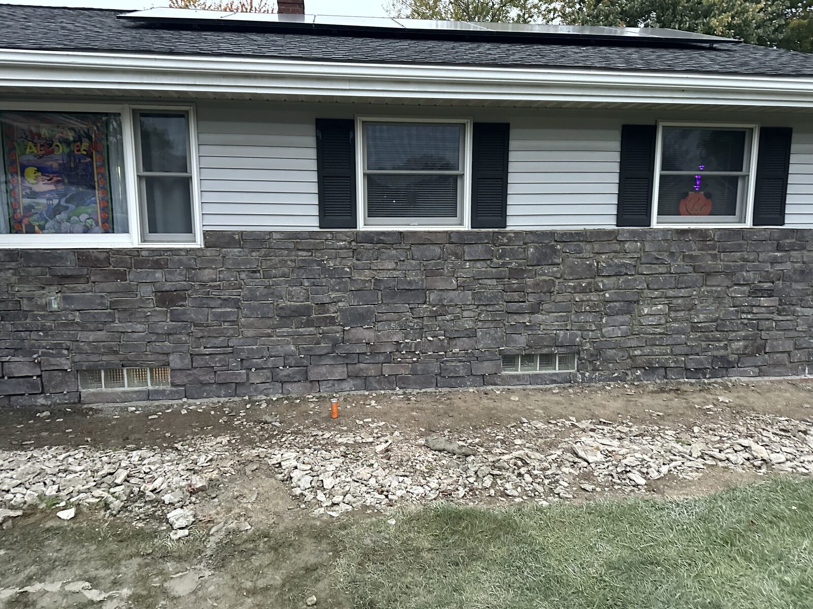 Stone veneer masonry on the front of a house